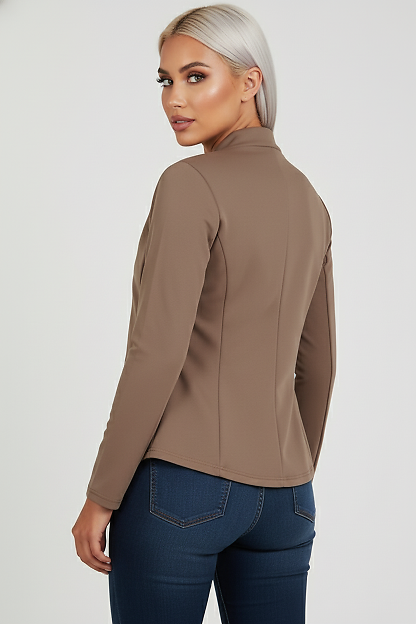 Solid color long-sleeved cardigan, fabric detail.