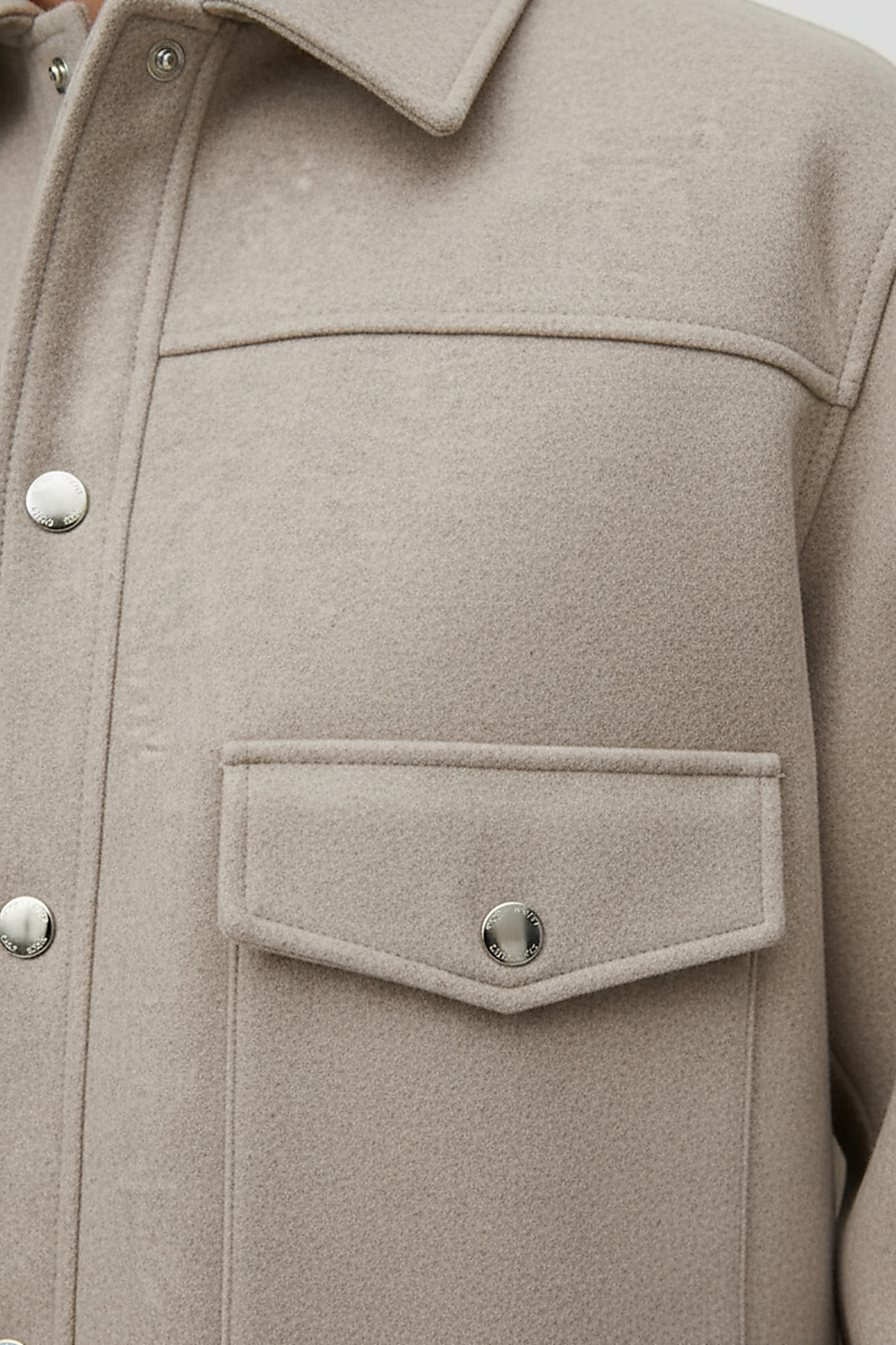Solid long-sleeve jacket collar detail.