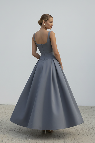 Polka dot maxi dress, sleeve and shoulder detail.