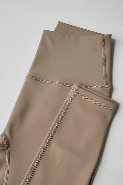 2-piece seamless yoga set, close-up fabric detail.