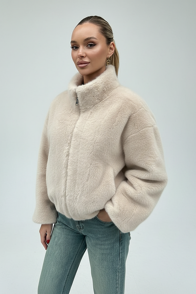 Faux fur jacket zipper detail.