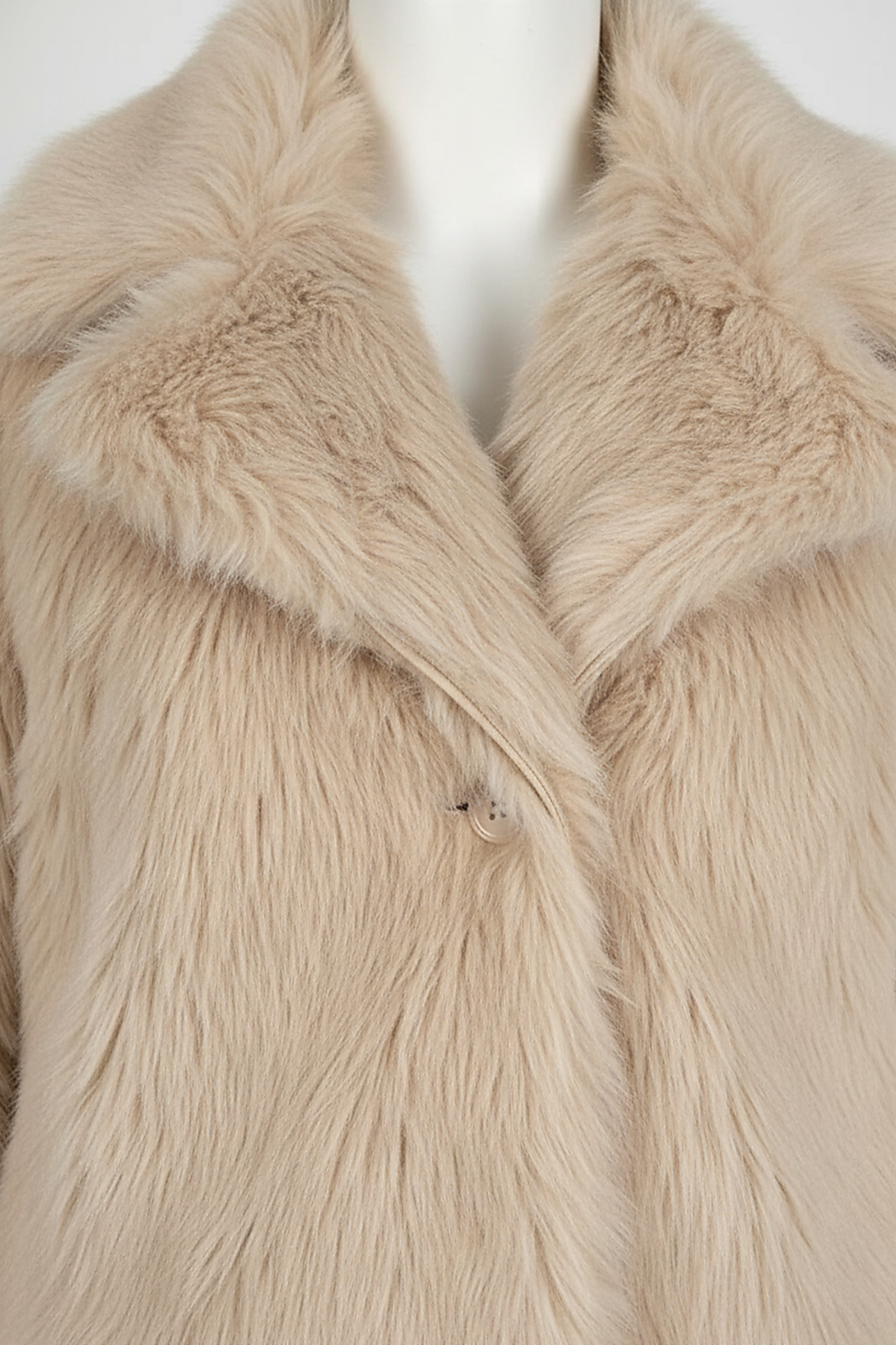 Cropped faux fur jacket, collar detail.