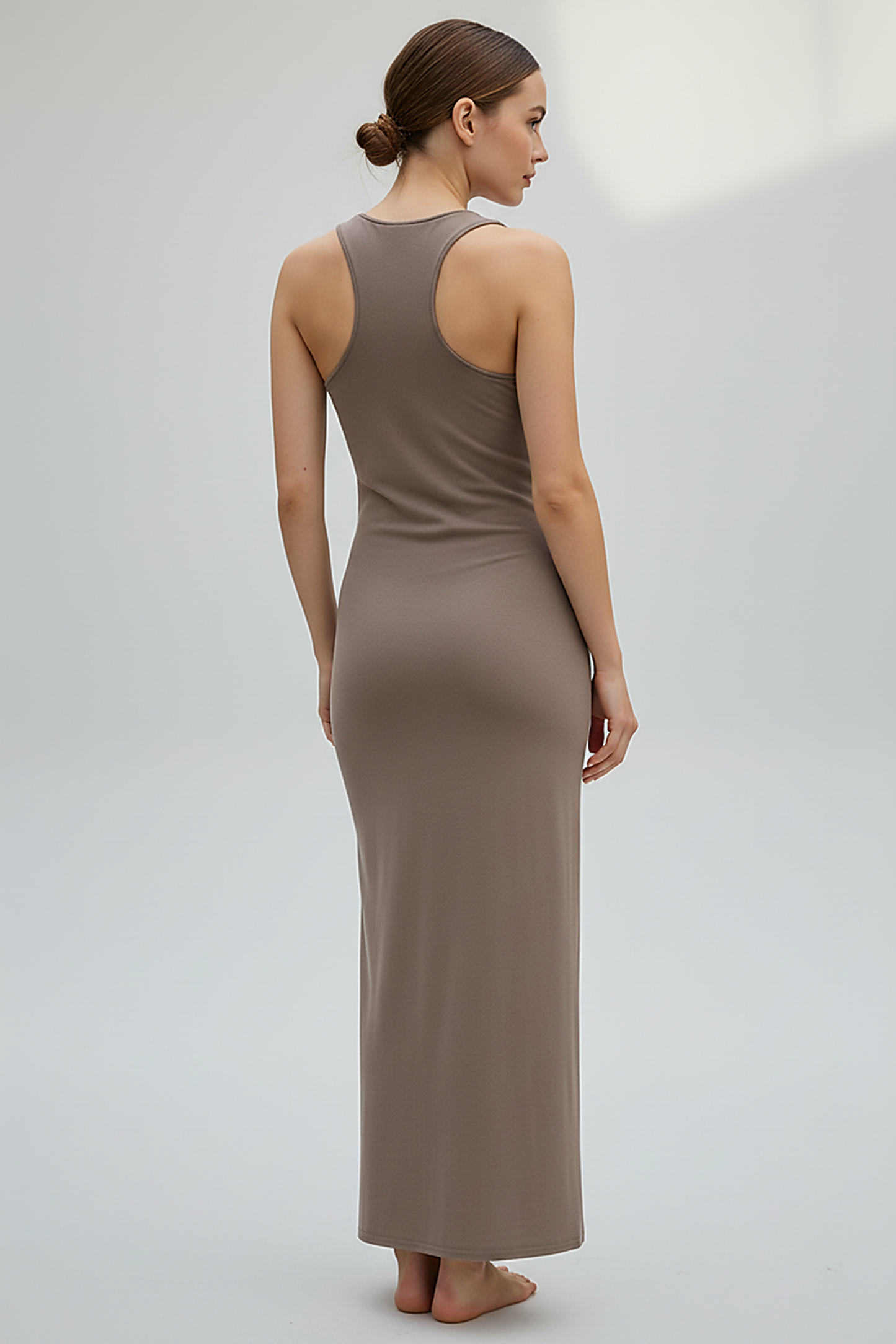 Brown sleeveless knitted dress, close-up of O-neckline.