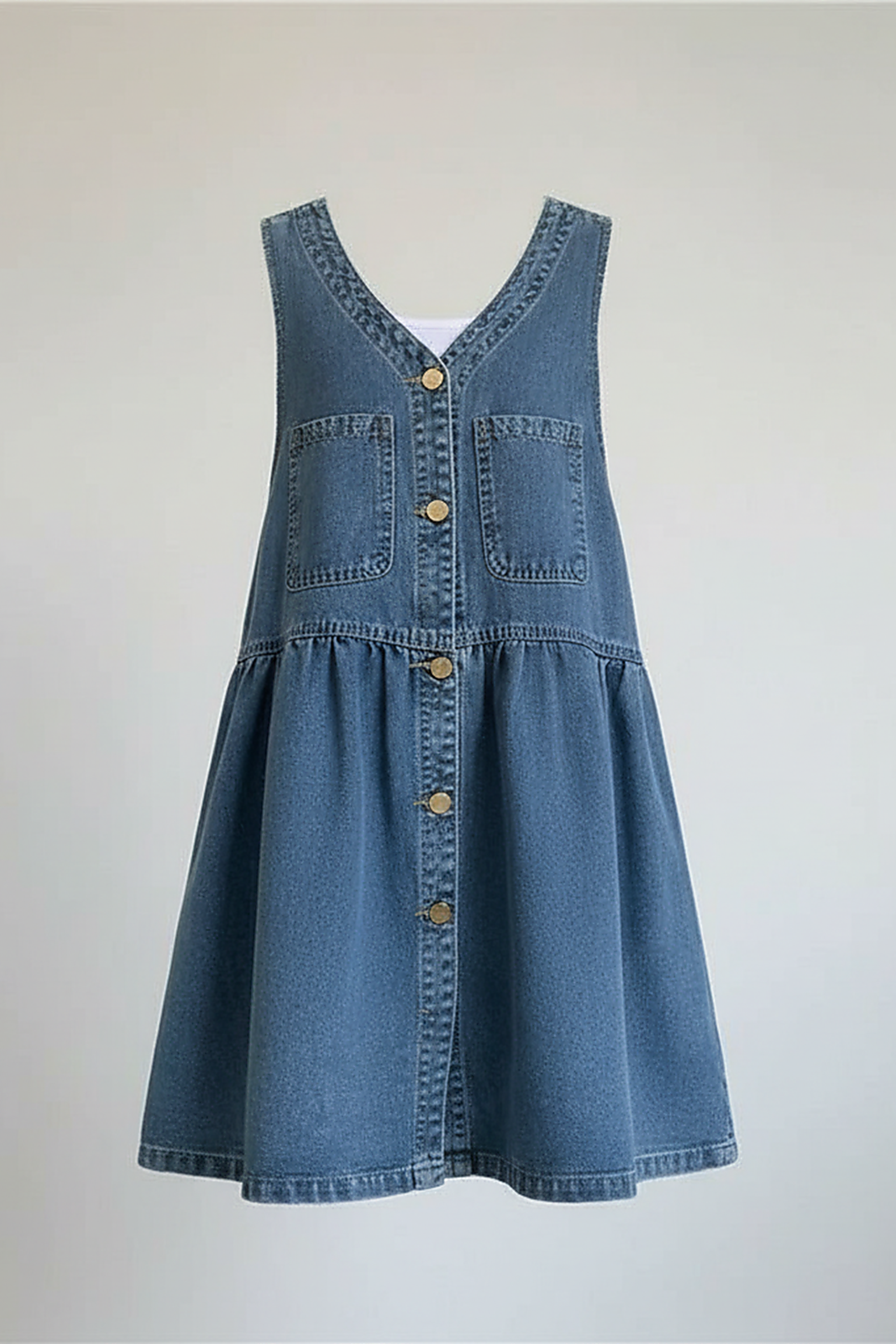 Korean style sleeveless blue denim mini dress with pockets, front view.