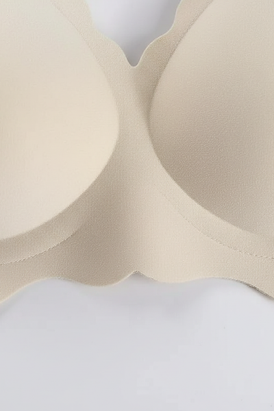 Women's smooth bra, thin section, fabric detail.